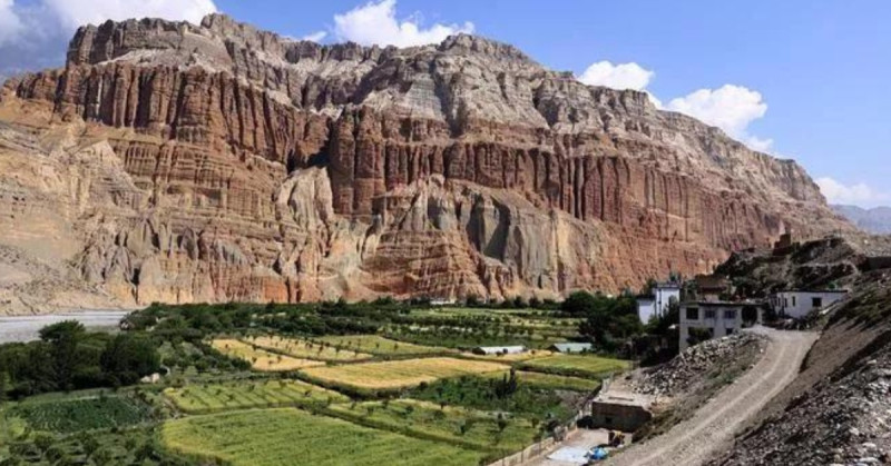 मुस्ताङ बसाइँ जाने र छोड्नेहरू