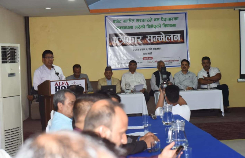 दाउरा निकासीमा कर छूट दिएकोमा व्यवसायीको विरोध