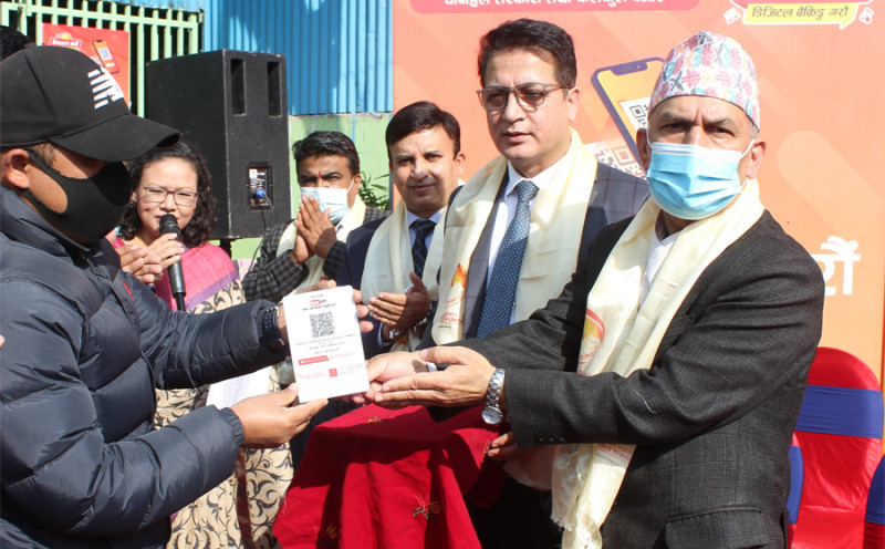 चाबहिल तरकारी बजारमा सन्राइजकोे क्यूआर भुक्तानी
