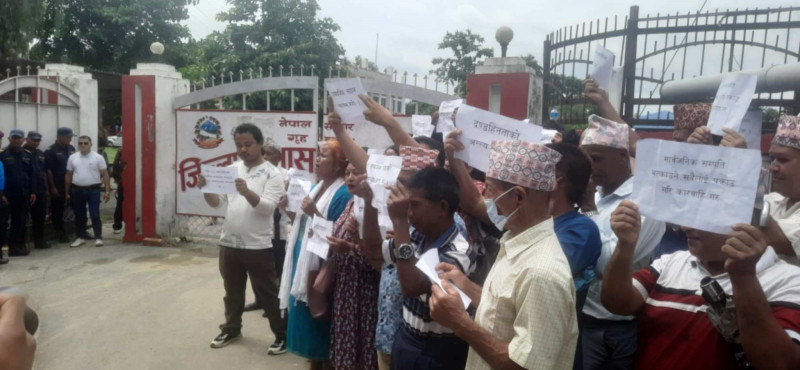 धरानका मेयर साम्पाङलाई कारबाहीको माग गर्दै प्रदर्शन