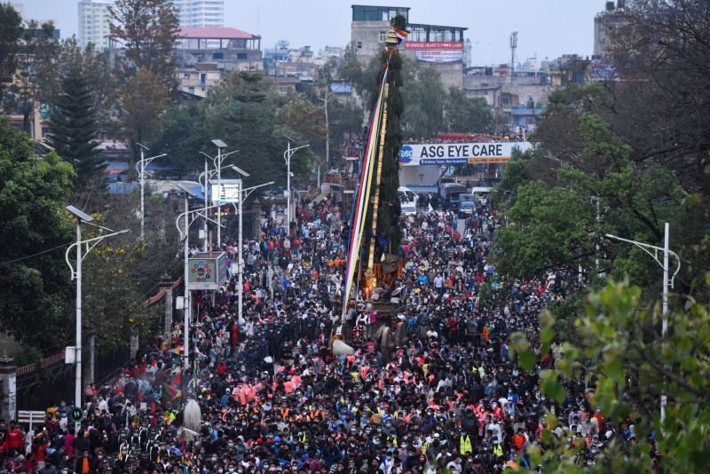 यसरी तान्न शुरू भयो सेतो मत्स्येन्द्रनाथको रथ (तस्वीरहरू)