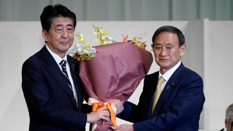 जापानको नयाँ प्रधानमन्त्रीमा सिन्जो आबेका निकटस्थ मानिएका योशिहिदे सुगा निर्वाचित