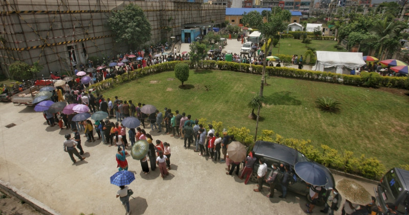 विद्यार्थीलाई कोरोना विरुद्धको खोप (तस्वीरहरू)